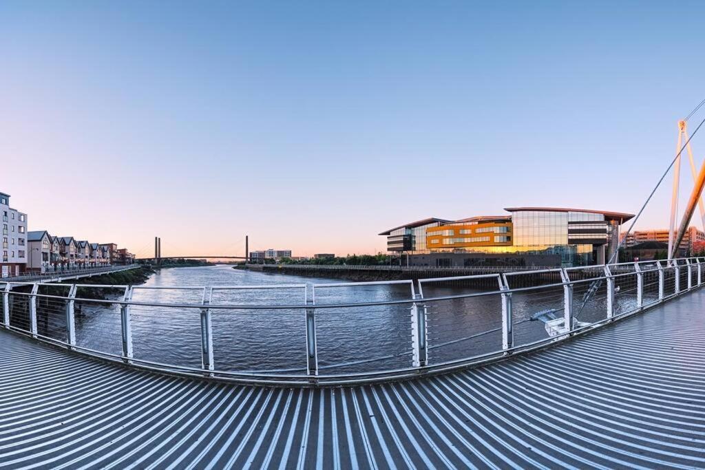 Luxury Riverfront Apartment Newport  Dış mekan fotoğraf