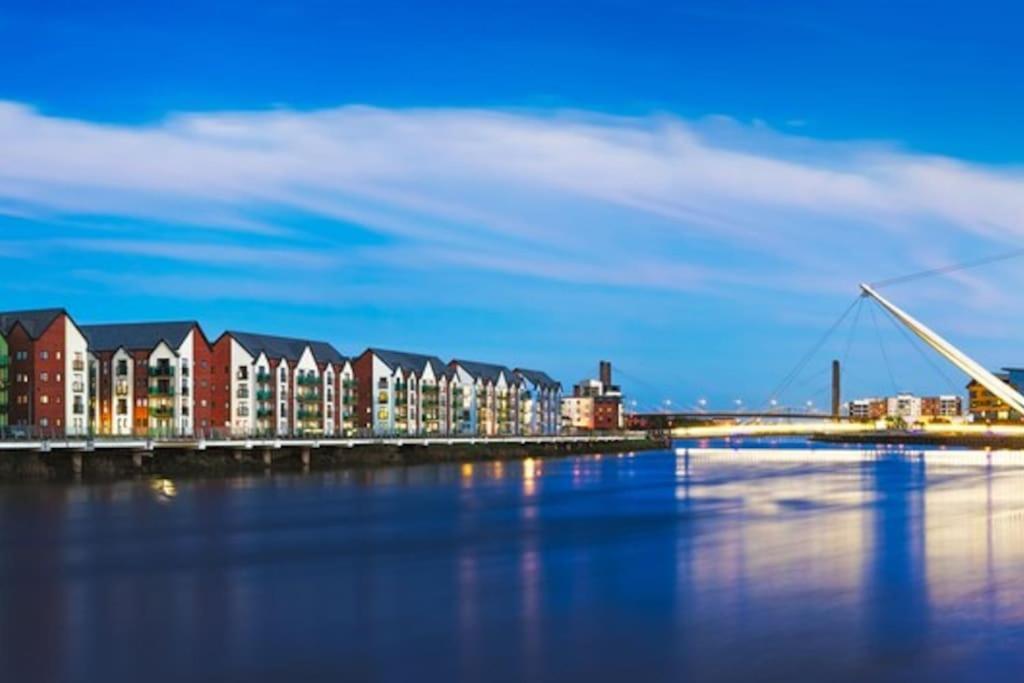 Luxury Riverfront Apartment Newport  Dış mekan fotoğraf