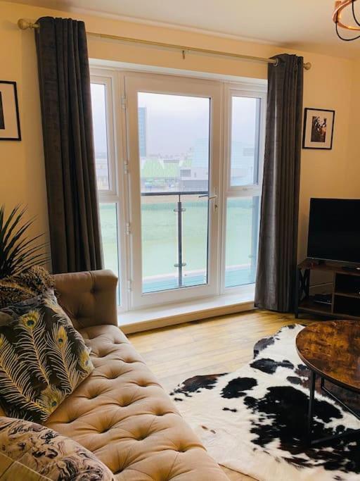 Luxury Riverfront Apartment Newport  Dış mekan fotoğraf