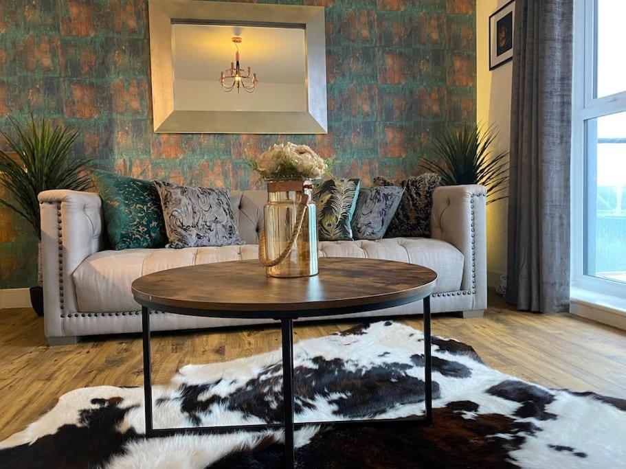Luxury Riverfront Apartment Newport  Dış mekan fotoğraf