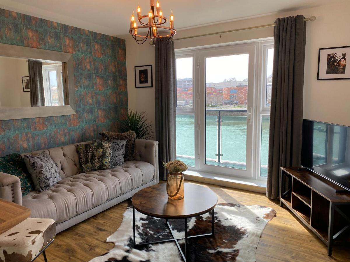 Luxury Riverfront Apartment Newport  Dış mekan fotoğraf