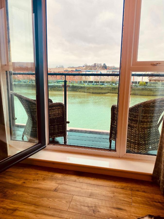 Luxury Riverfront Apartment Newport  Dış mekan fotoğraf